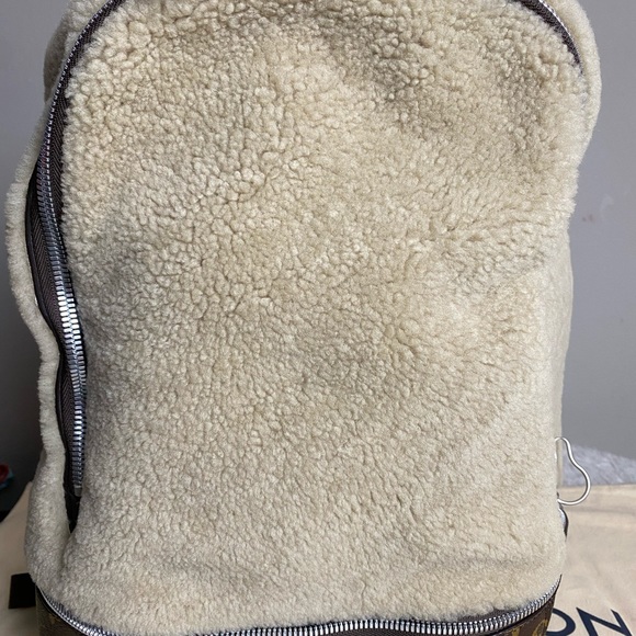 Louis Vuitton Marc Newson Sherling Fleece Backpac - Picture 6 of 16